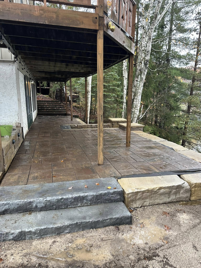 Greener Grounds Lanscape brick patio and stone steps.