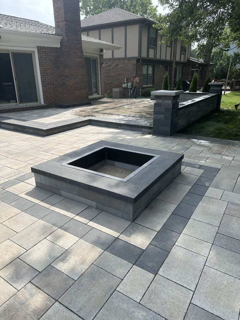 Greener Grounds Lanscape brick patio, firepit, columns, and walls.